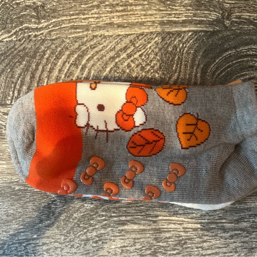 Hello Kitty fall no-show socks size 4 to 10 women’s